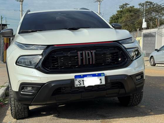 FIAT TORO 2.0 16V TURBO DIESEL ULTRA 4WD AT9 FIAT TORO 2.0 16V TURBO DIESEL ULTRA 4WD AT9